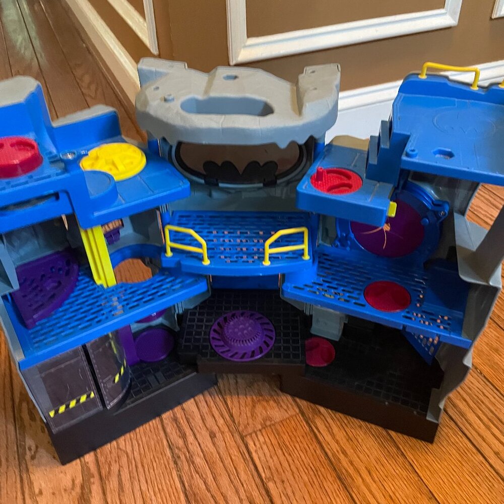 Fisher Price DC Comics Imaginext Playsets 2007 Batcave & 2009 Jokers Fun House - Picture 5 of 6